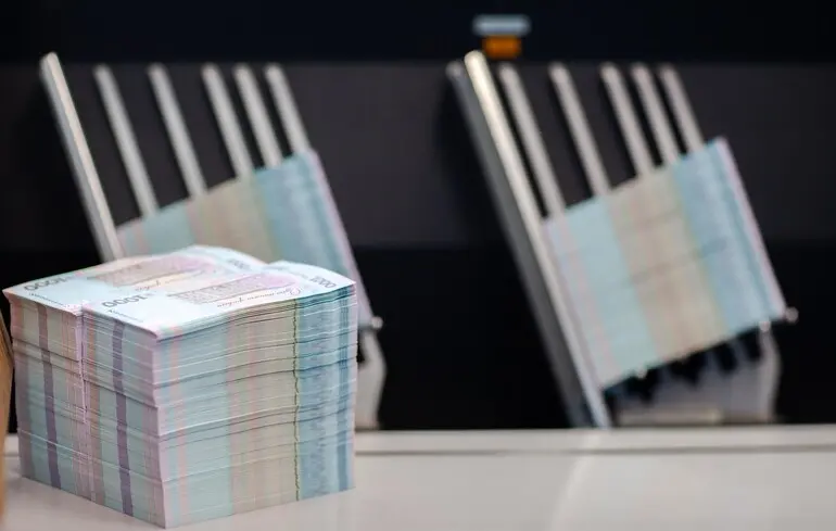 Кабмін  чекає перший транш від ЄС влітку - новини України 1