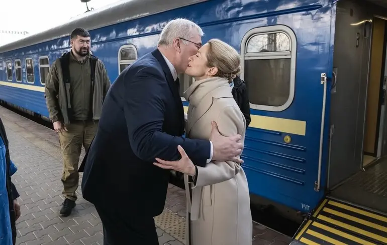 Кая Каллас та міністри закордонних справ європейських країн відвідали Київ у день, коли відзначається трагедія в Бучі - відео. 1