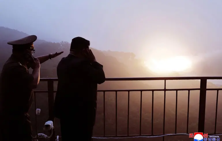 КНДР провела нові випробування зброї - За чим цього разу спостерігав Кім Чен Ин 1