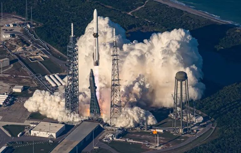 Компанія Blue Origin має намір вивести на орбіту 51 600 супутників. Проєкт Sunrise передбачає створення космічних дата-центрів. 1