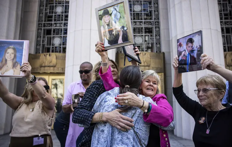 Meta та YouTube свідомо сприяли формуванню залежності у дітей від соціальних мереж - історичне рішення суду. 1