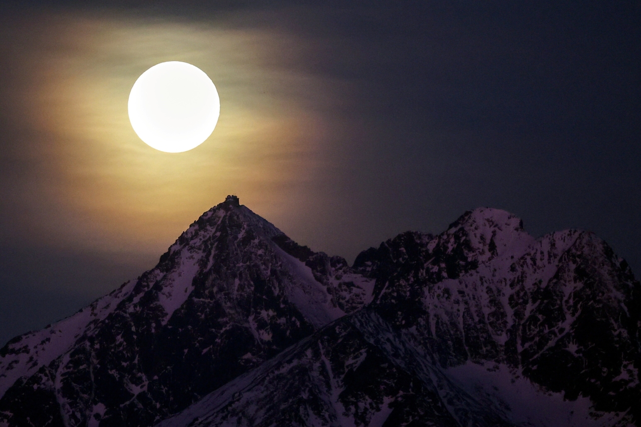 Місячне затемнення 2026 - як виглядав "Черв'ячний місяць" у різних країнах - фото 17