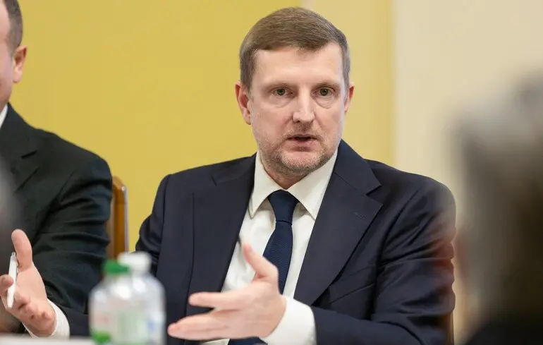 Новим послом України в Італії призначено головного протоколіста Володимира Зеленського. 1