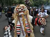 Ньєпі на Балі - на острові спалюють гігантських демонів перед Днем тиші - фото 10