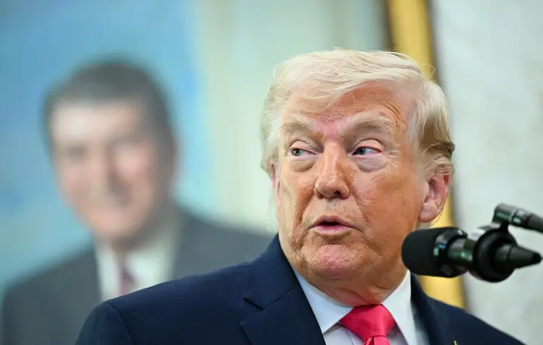 Ормузька протока - Трамп повідомив, що Іран дозволяє проходження 10 суден. 1