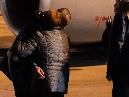 Передача двох українських військових, які перебували в полоні, Угорщині - Сійярто опублікував їхнє зображення. 2