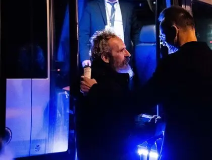 Передача двох українських військових, які перебували в полоні, Угорщині - Сійярто опублікував їхнє зображення. 5