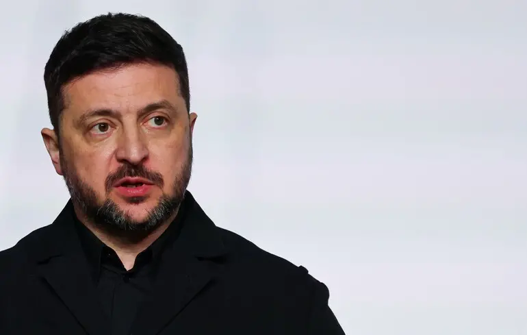 Переговори з Російською Федерацією зайшли в глухий кут через питання територій. Президент Зеленський спростував можливість відмови від Донбасу. 1