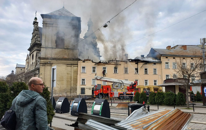 Підприємствам у Львові, які зазнали збитків внаслідок обстрілу, обіцяють компенсацію до 500 тисяч гривень. 1
