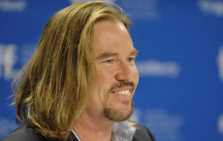 Померлого актора згенерували за допомогою штучного інтелекту - Вел Кілмер зіграє у фільмі Глибоко, як могила - новини культури 1