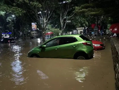 Повінь у Кенії - 45 загиблих, тривають пошукові роботи - фото 3