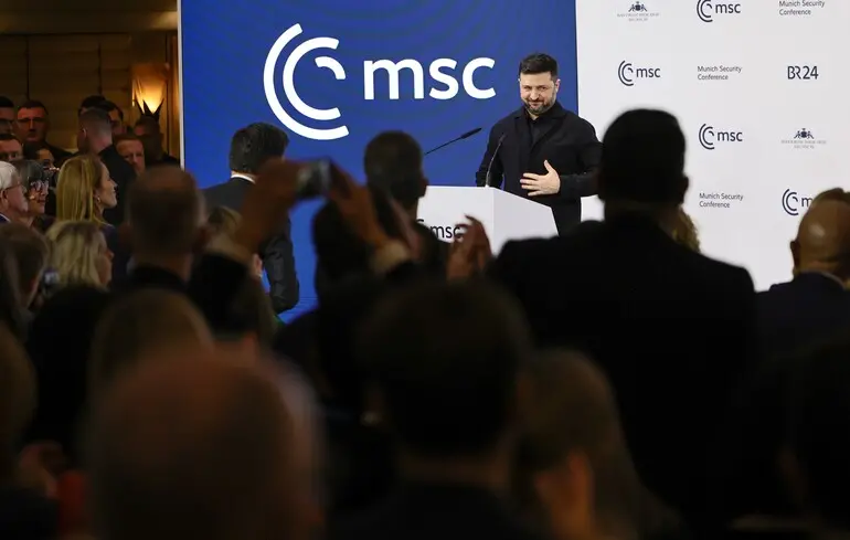 Президент України Володимир Зеленський повідомив, що українці будуть направлені для знищення безпілотників-камікадзе на Близькому Сході. 1