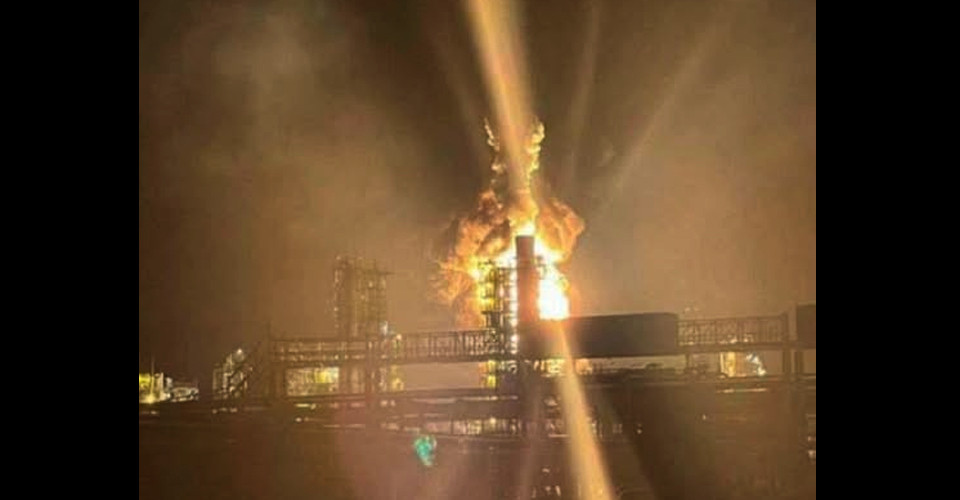 Киришський нафтопереробний завод зупинив свою діяльність після ударів, завданих українськими безпілотниками, повідомляє Reuters. 1