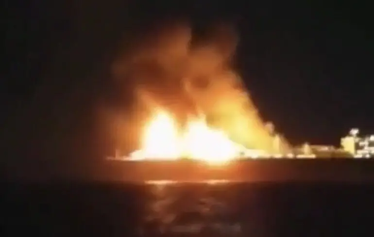 Російський танкер Arctic Metagaz атакував морський дрон у Середземному морі - відео 1