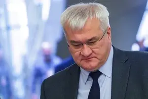 У якій спосіб Орбан експлуатує ситуацію в Україні в рамках своєї виборчої кампанії та які варіанти розвитку подій можуть виникнути після виборів. 3