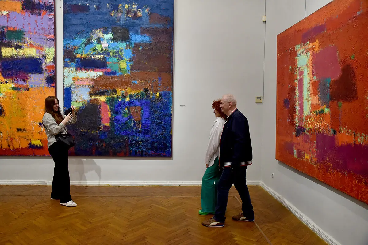 У «Київській картинній галереї» презентували масштабний проєкт Петра Лебединця Колір 11