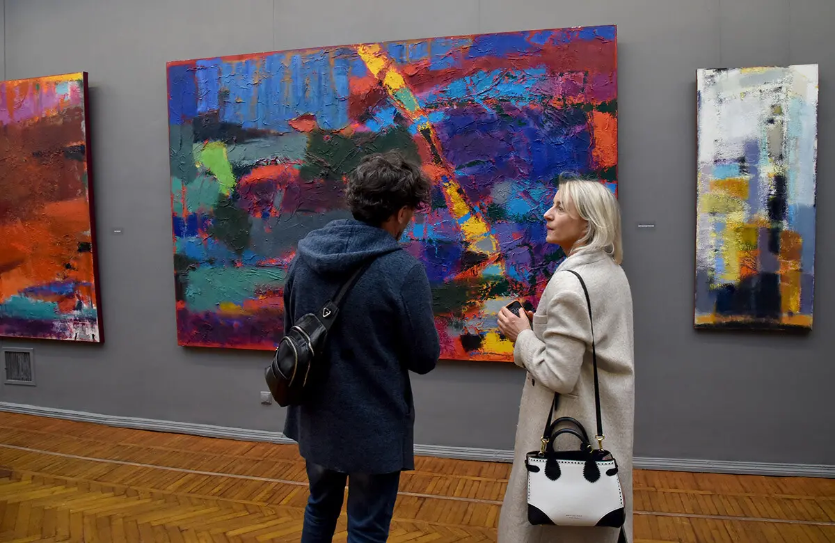 У «Київській картинній галереї» презентували масштабний проєкт Петра Лебединця Колір 4