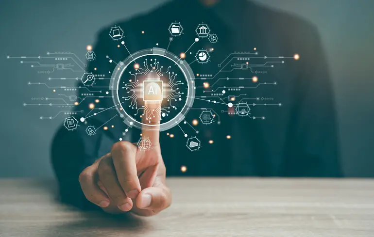 У Mediahuis, європейського медіа-холдингу, відсторонили журналіста через використання цитат, створених штучним інтелектом, у статтях з фейковою експертизою. 1