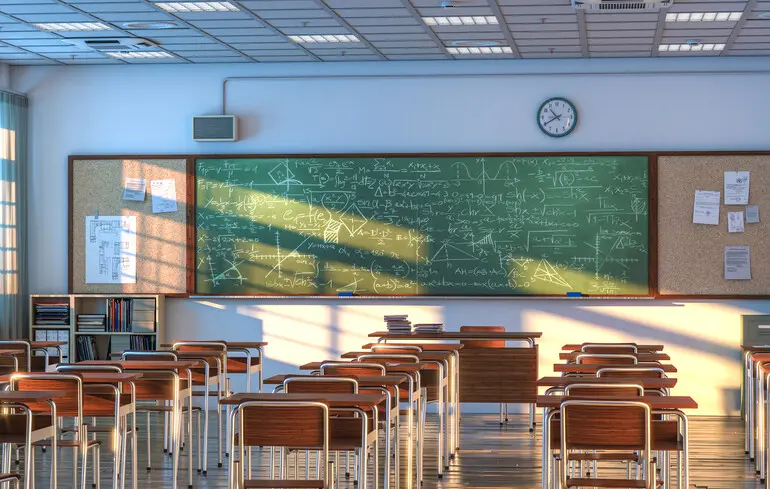 У Верховній Раді України зареєстровано законопроєкт, що стосується реформи Нової української школи для учнів старших класів, який передбачає можливість завершення навчання без необхідності переходу до іншого навчального закладу. 1