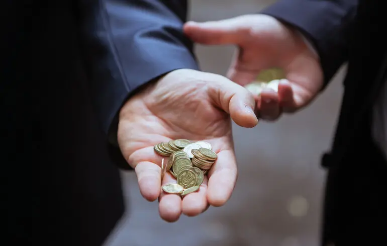 В Україні економічна криза - населення витрачає гроші лише на їжу та комуналку 1