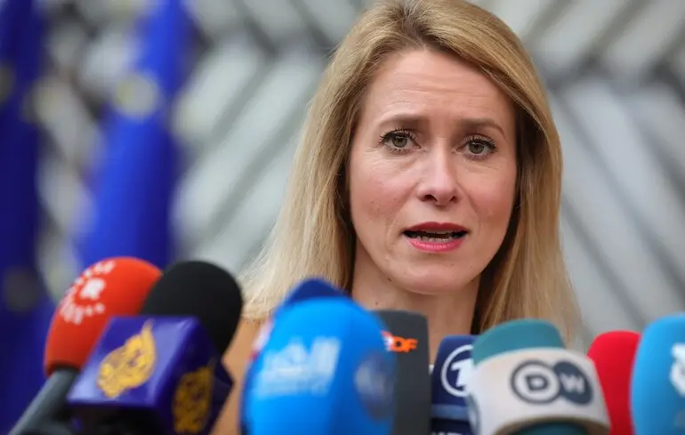 В Європейському Союзі висловлюють думки щодо можливості територіальних поступок з боку України. 1