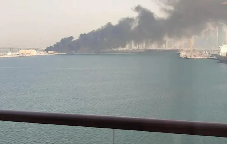 Вибух поблизу порту в Абу-Дабі зірвав круїз німецького лайнера 1