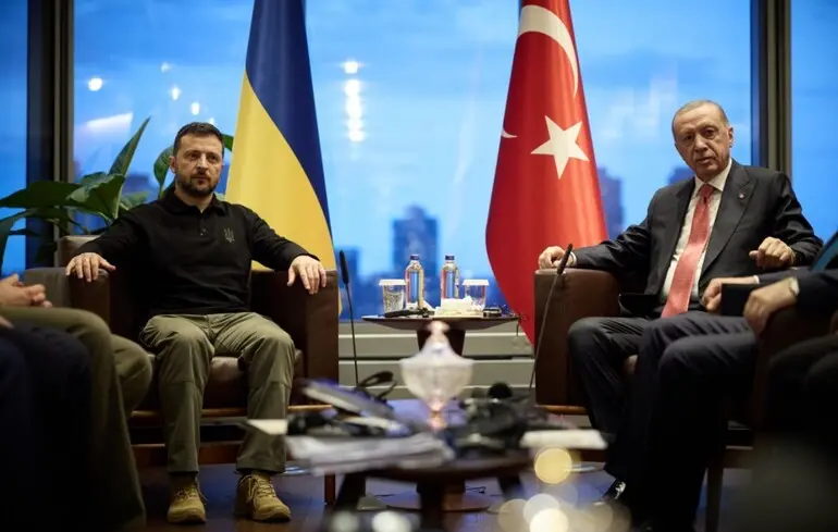 Зеленський оголосив про державу, в якій проходитимуть тристоронні переговори. 1