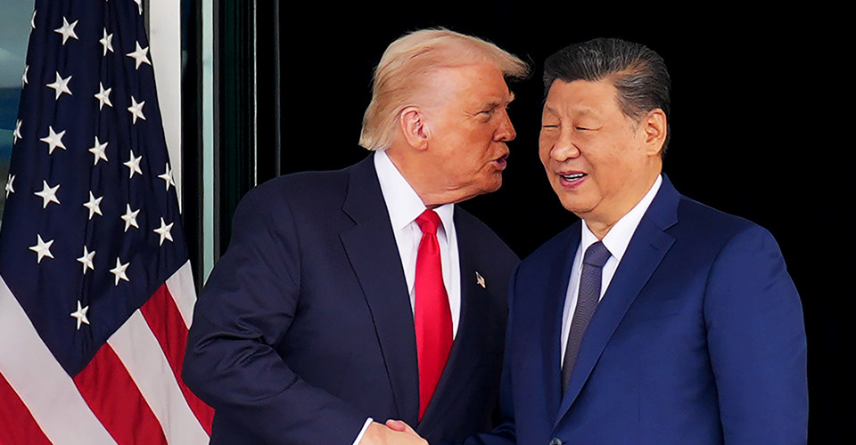 Зміна політичного режиму в Ірані може стати важливим аспектом для Трампа під час його зустрічі з Сі, - зазначив Остапенко. 1