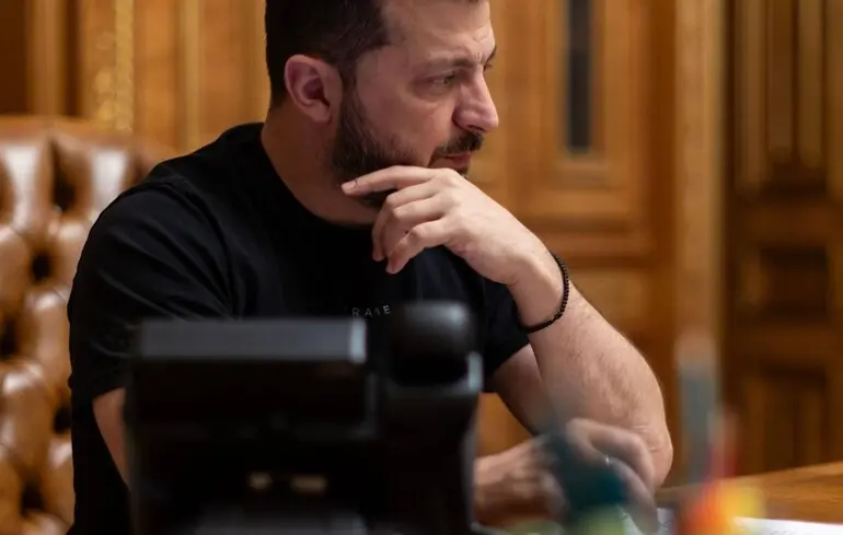 Зустріч Зеленського та Макрона стосувалася питань оборони України та забезпечення безпеки в Європі. 1