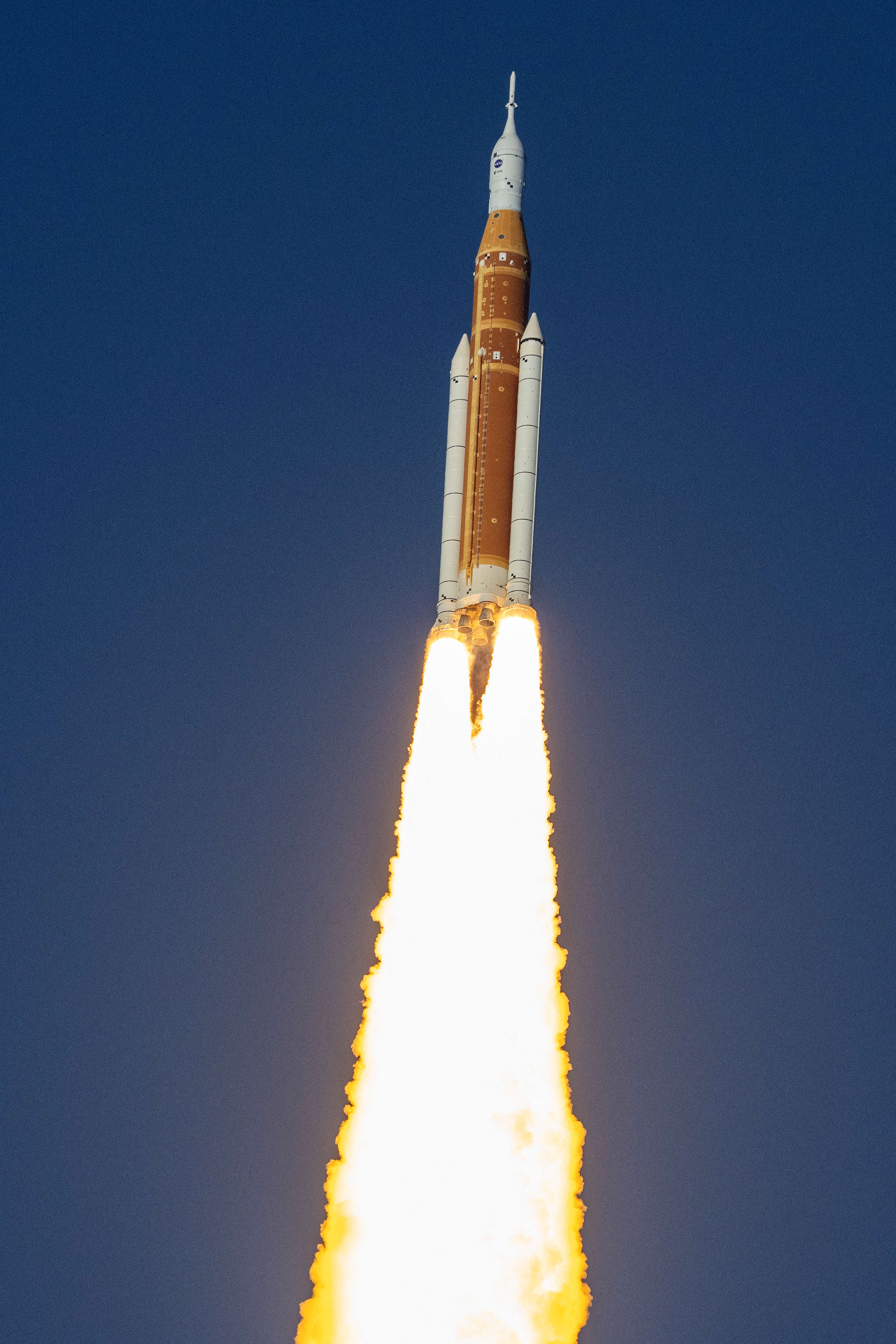 Місія Artemis II - здійснено знаковий запуск космічного апарату Orion до Місяця - світлини. 21