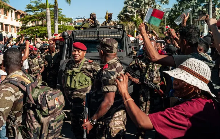 Переворот на Мадагаскарі - Росія передала країні нову партію військової допомоги 1
