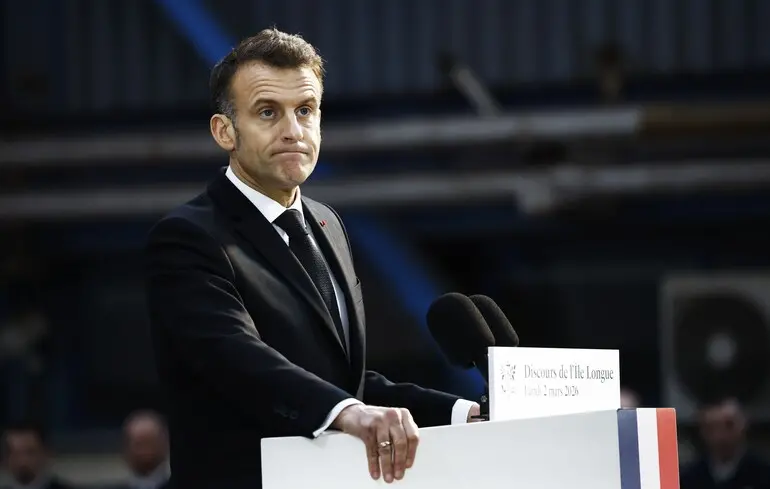 Президент Франції Еммануель Макрон вважає, що цілі, які ставить перед собою Дональд Трамп щодо відкриття Ормузької протоки, є нереалістичними. 1