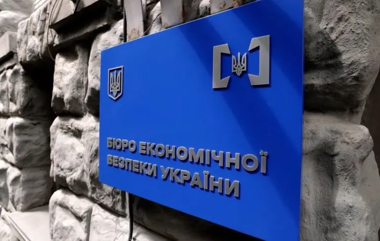 БЕБ викрило схему ввезення алкоголю під виглядом дипломатичного вантажу БЕБ викрило схему ввезення алкоголю під виглядом дипломатичного вантажу 1
