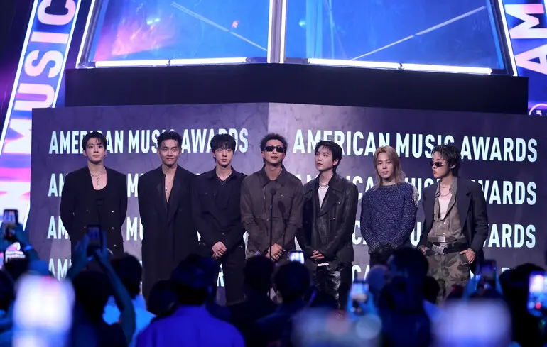 BTS вдруге отримали головну нагороду American Music Awards. Тріумфаторами також стали Сабріна Карпентер та SOMBR. 1
