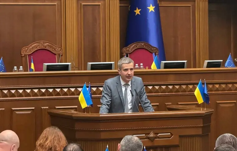 Цабаль ухвалив рішення про складання мандата народного депутата, проте Верховній Раді не вистачило голосів для затвердження цього рішення. 1