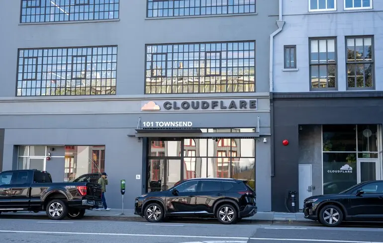 Cloudflare планує скоротити більше тисячі співробітників, оскільки компанія переходить на модель роботи з агентами штучного інтелекту. Cloudflare планує скоротити більше тисячі співробітників, оскільки компанія переходить на модель роботи з агентами штучного інтелекту. 1