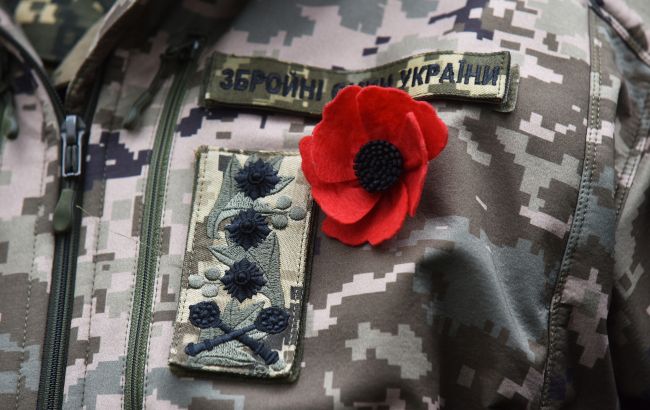 День пам'яті та перемоги над нацизмом, що відзначається 8 травня, має важливе значення для України у контексті Другої світової війни. Український народ брав активну участь у боротьбі проти нацистської агресії, що стало визначальним фактором у загальному результаті війни. Багато українців воювали в складі Червоної армії, а також у партизанських загонах, здійснюючи опір окупантам. В Україні відбувалися численні битви, які мали стратегічне значення, а також значні втрати серед цивільного населення. Пам'ять про ці події залишається важливою складовою національної ідентичності та історичної свідомості. День пам'яті та перемоги над нацизмом, що відзначається 8 травня, має важливе значення для України у контексті Другої світової війни. Український народ брав активну участь у боротьбі проти нацистської агресії, що стало визначальним фактором у загальному результаті війни. Багато українців воювали в складі Червоної армії, а також у партизанських загонах, здійснюючи опір окупантам. В Україні відбувалися численні битви, які мали стратегічне значення, а також значні втрати серед цивільного населення. Пам'ять про ці події залишається важливою складовою національної ідентичності та історичної свідомості. 1