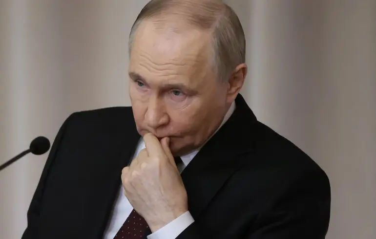 Експертка вважає, що в Росії може відбутися зміна, оскільки російський режим зазнає руйнування. Експертка вважає, що в Росії може відбутися зміна, оскільки російський режим зазнає руйнування. 1