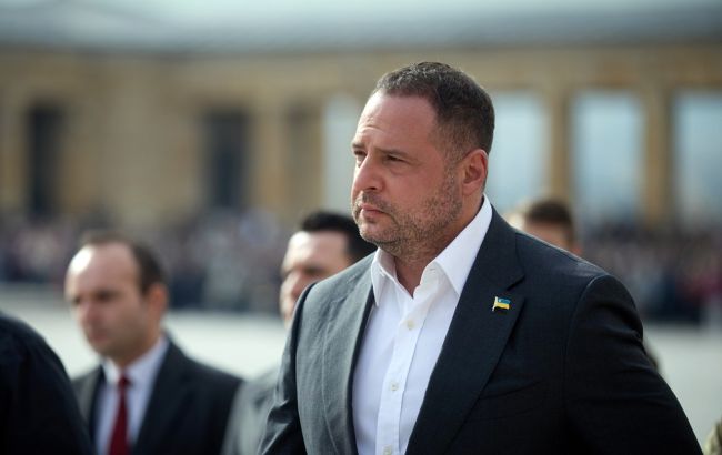 Ермак отримав повідомлення про підозру 11 травня від Спеціалізованої антикорупційної прокуратури та Національного антикорупційного бюро. Ермак отримав повідомлення про підозру 11 травня від Спеціалізованої антикорупційної прокуратури та Національного антикорупційного бюро. 1