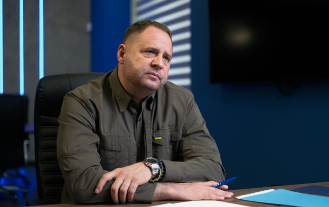 Ермак повідомив, що прокоментує підозру від НАБУ та САП пізніше. Ермак повідомив, що прокоментує підозру від НАБУ та САП пізніше. 1