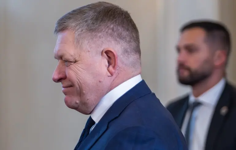 Фіцо обговорив питання переговорів з Росією, зазначивши, що посередником у цих переговорах виступає Шредер, а також підкреслив важливість діалогу з Путіним. 1