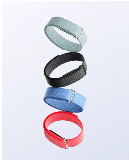 Fitbit Air - компанія Google представила фітнес-браслет без дисплея. 2