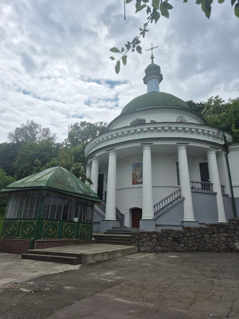 Флоровський монастир у Києві - краєзнавець розповів про історію цього унікального об'єкта. 2