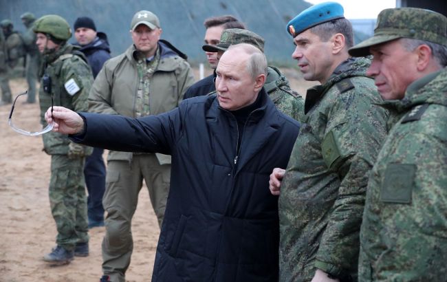 FT повідомляє, що Путіну обіцяли захопити Донбас до осені 2026 року. 1