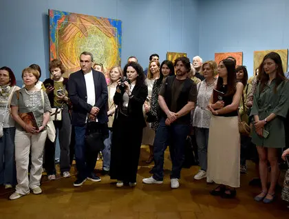 «Геометрія світла»: у Києві презентували виставку, присвячену світлу, формі та сакральності. 9