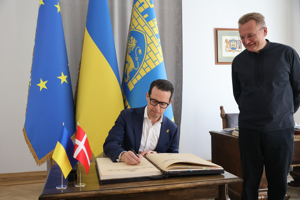 Інвестиція року: Carlsberg в Україні інвестувала 610 млн грн у нову виробничу лінію Інвестиція року: компанія Carlsberg в Україні вклала 610 млн грн у нову виробничу лінію. 1