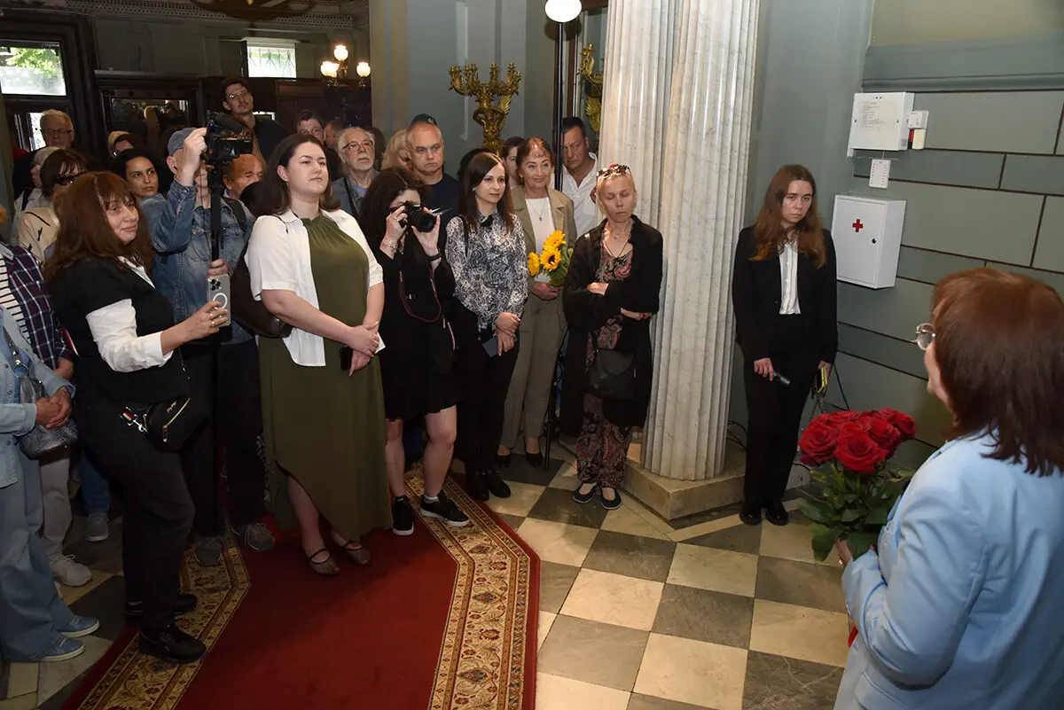 Картини з Херсона, які дивом залишилися неушкодженими від рук окупантів, були представлені у Києві. 2