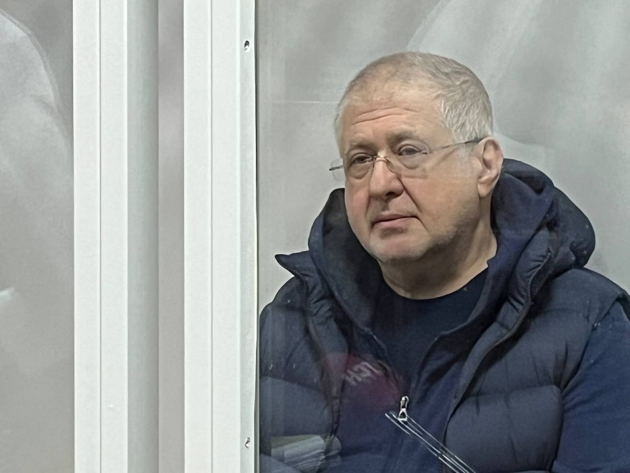 Коломойський отримав нову підозру через 100 млн грн ПриватБанку Коломойському висунули нову підозру у справі, пов'язаній із 100 мільйонами гривень ПриватБанку. 1