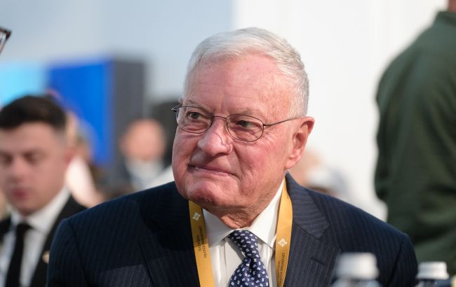 Компанія Келлог має намір відвідати Київ наприкінці літа. 1