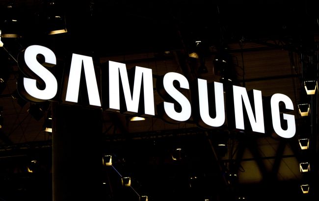Компанія Samsung отримала патент на новий тип смартфона, який не має згинів і має можливість змінювати форму корпусу. 1